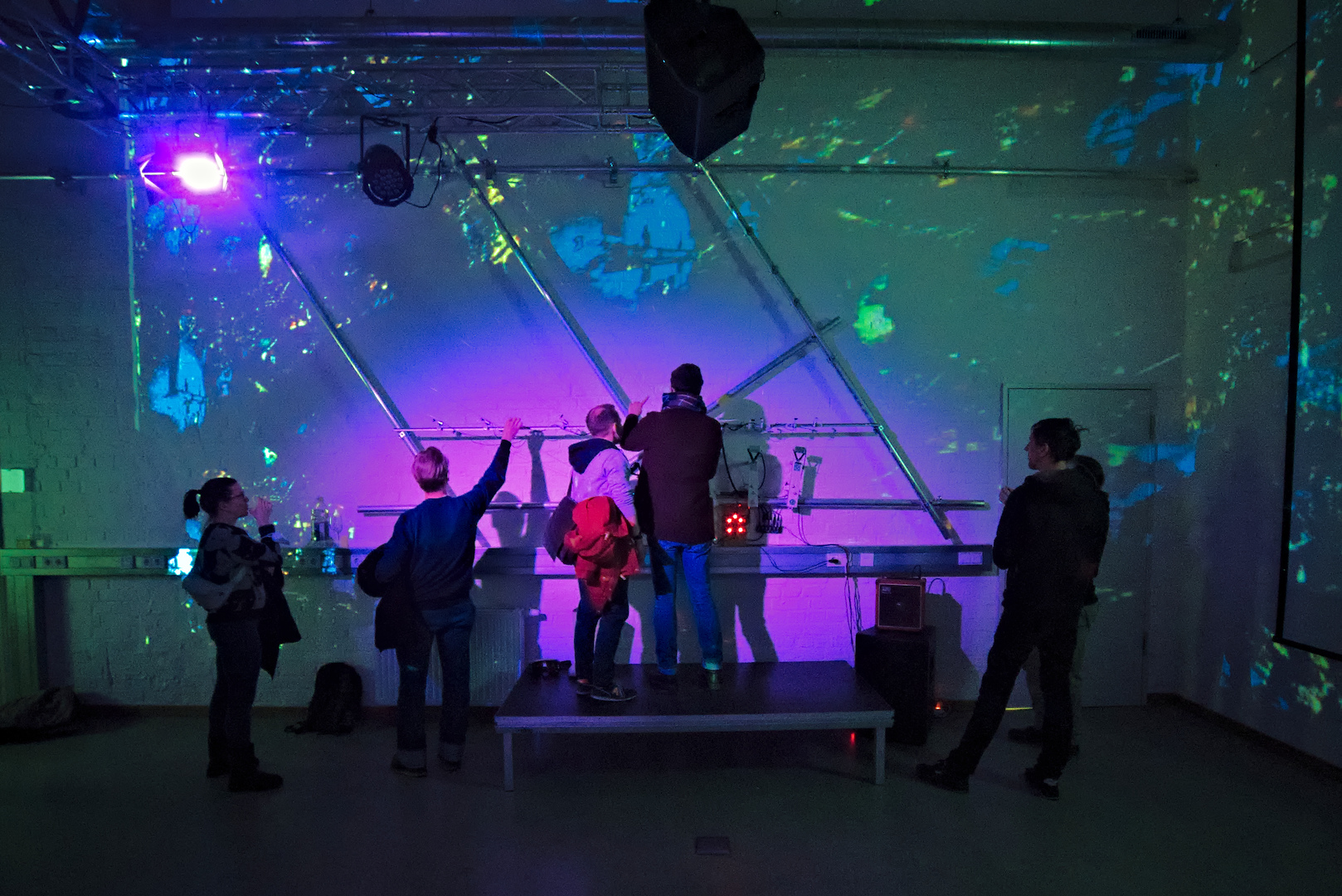 220311_kraftwerk_mitte_vernissage_DSC2043_konrad_behr